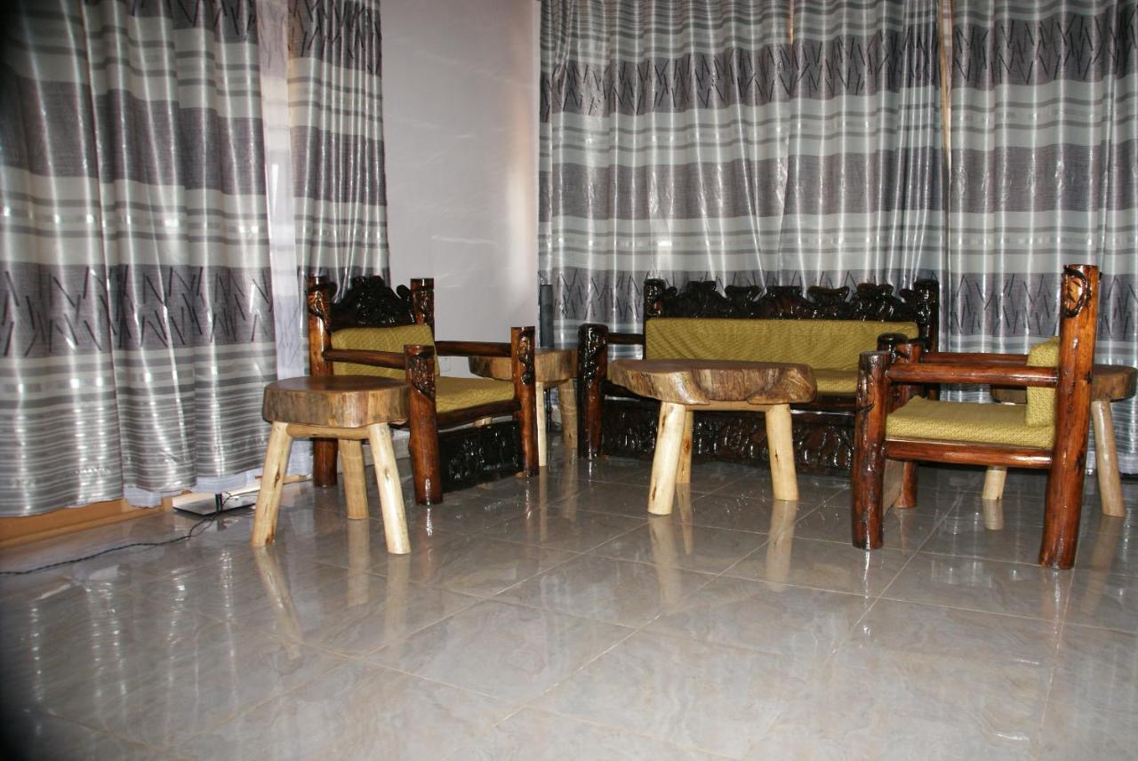 Baker'S Fort Hotel Gulu Esterno foto