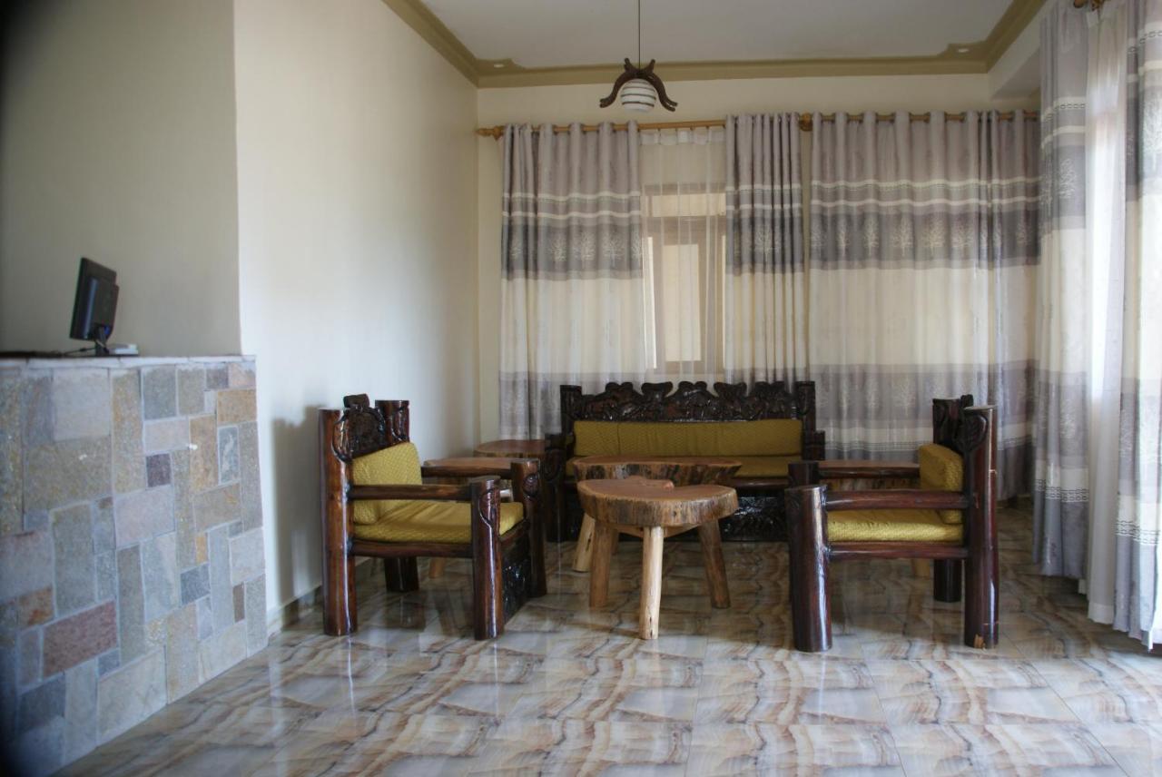Baker'S Fort Hotel Gulu Esterno foto