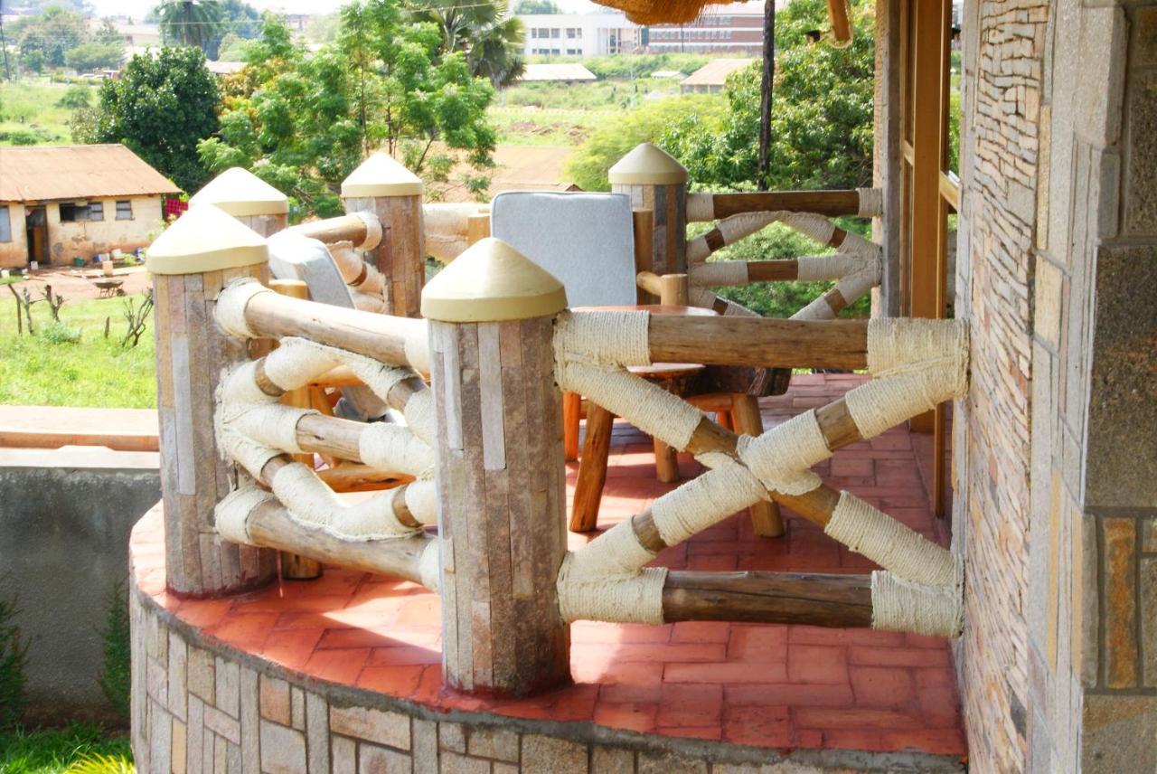 Baker'S Fort Hotel Gulu Esterno foto