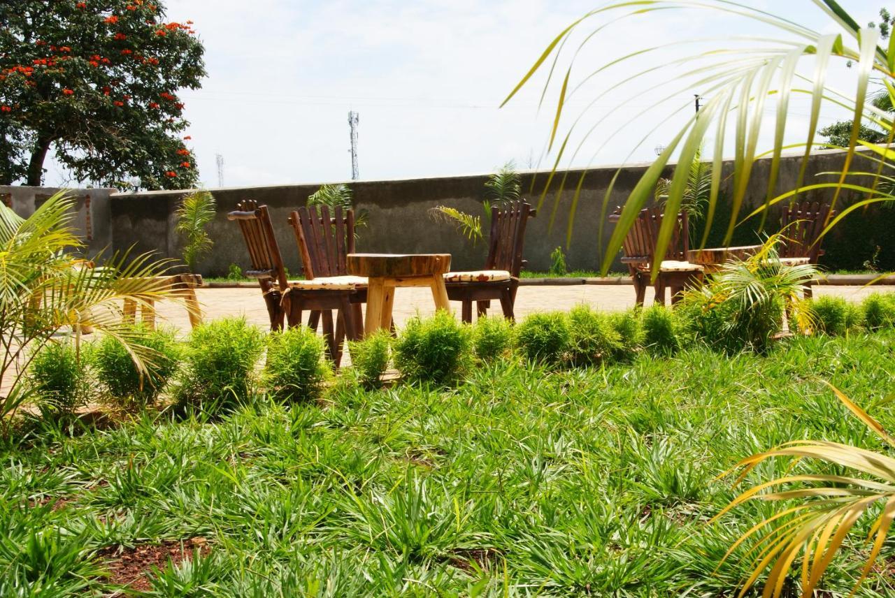 Baker'S Fort Hotel Gulu Esterno foto