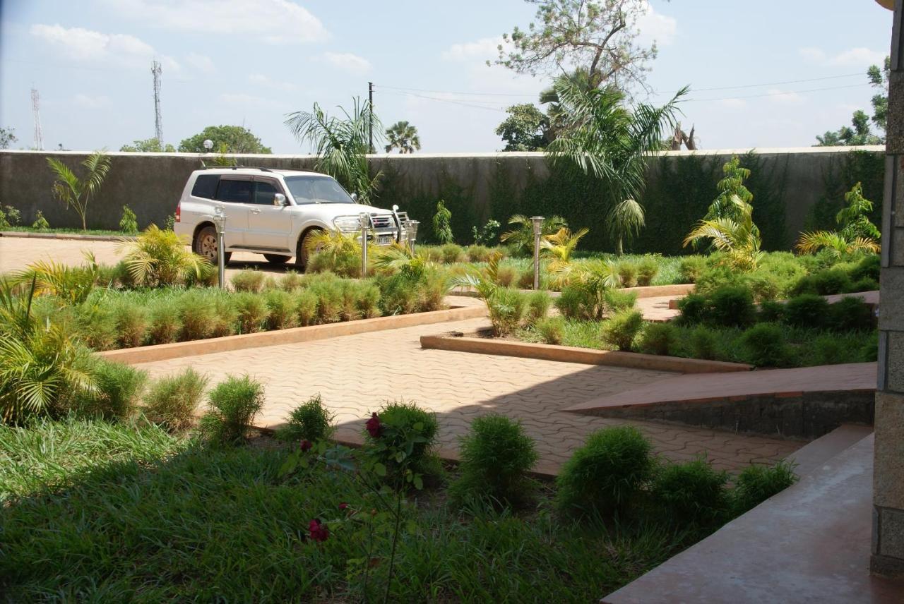 Baker'S Fort Hotel Gulu Esterno foto